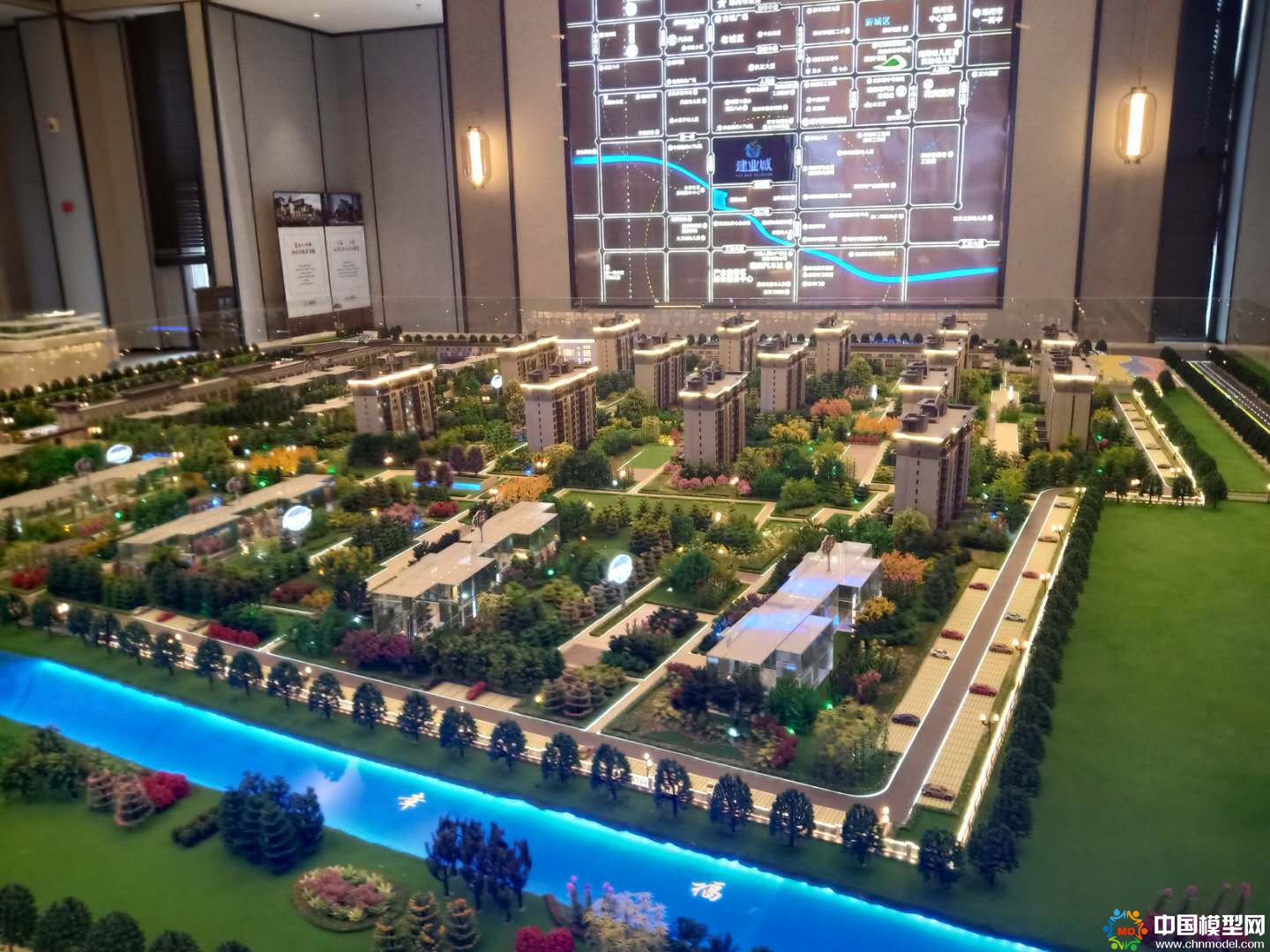 樓盤沙盤模型制作、別墅沙盤模型制作、城市規劃沙盤制作、建筑模型設計制作、工業模型設計制作、數字多媒體沙盤制作