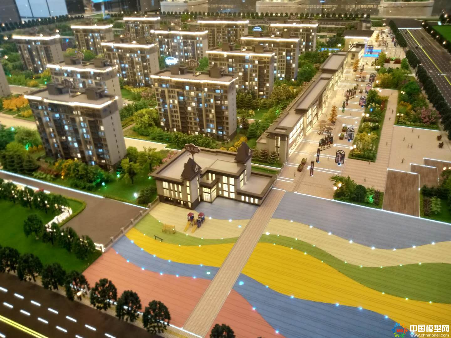 樓盤沙盤模型制作、別墅沙盤模型制作、城市規劃沙盤制作、建筑模型設計制作、工業模型設計制作、數字多媒體沙盤制作